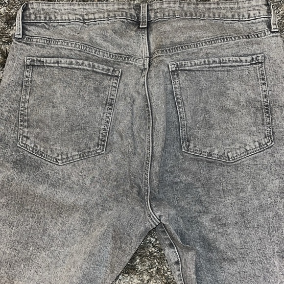 Women’s Grey Washed Jeans - Picture 4 of 6